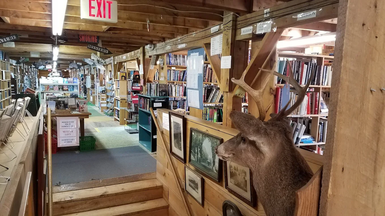 Big Chicken Barn Books & Antiques